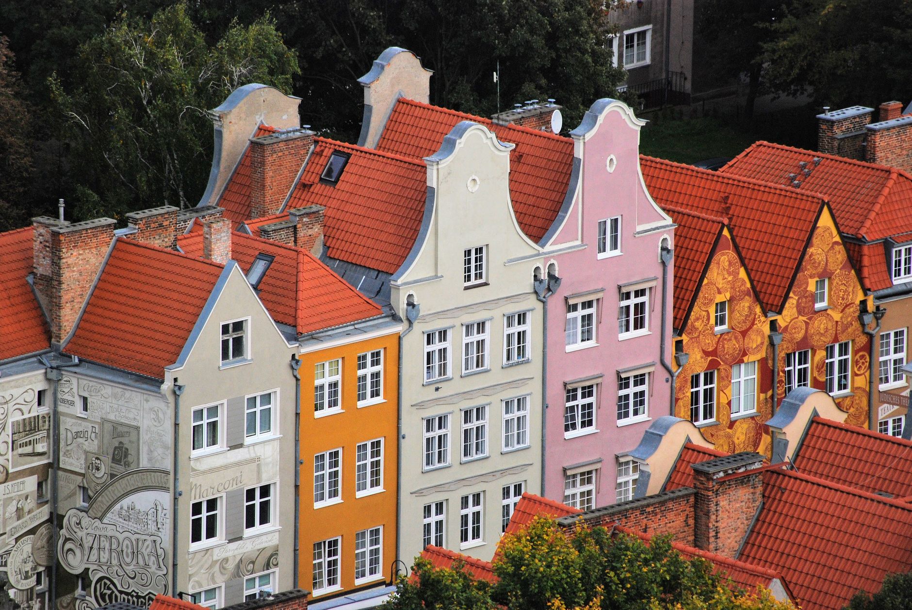 Beautifully painted tenement houses in Gdańsk Old Town showcasing vibrant architecture.